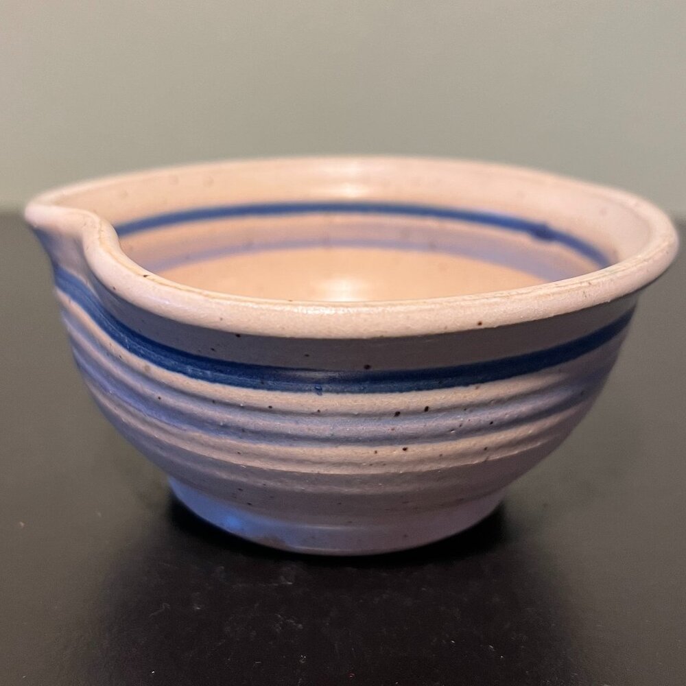 Vintage DAKOTA STONEWARE Handcrafted Heart Shaped Speckled Pottery Bowl 1989